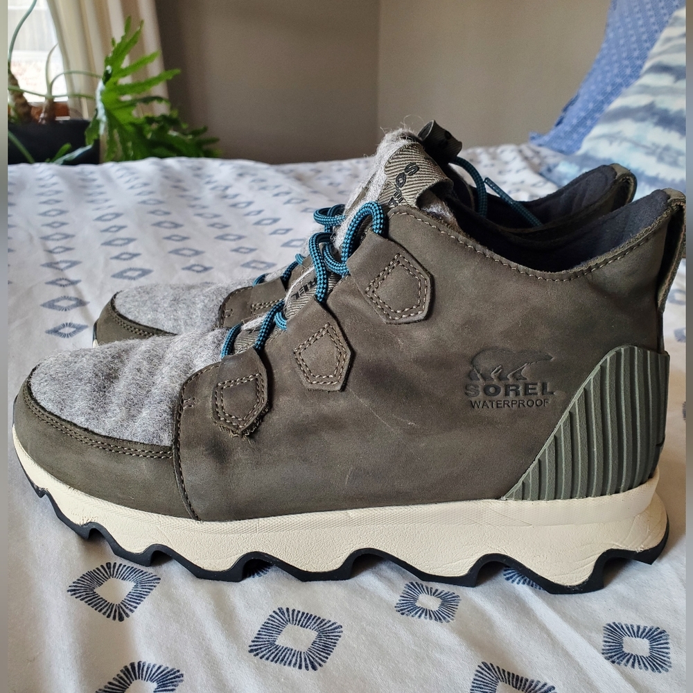 Sorely Women's Kinetic Caribou Snow Boot Alpine Tundra size 10 Suede Green